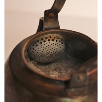 六代玉川堂　口打出下張型鎚起銅製急須　K404 