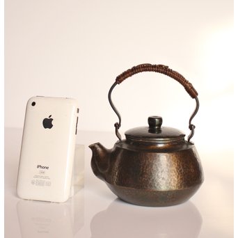 六代玉川堂　口打出下張型鎚起銅製急須　K404 