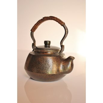 六代玉川堂　口打出下張型鎚起銅製急須　K404 
