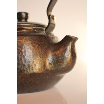 六代玉川堂　口打出下張型鎚起銅製急須　K404 