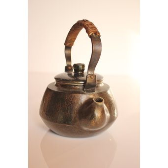 六代玉川堂　口打出下張型鎚起銅製急須　K404 