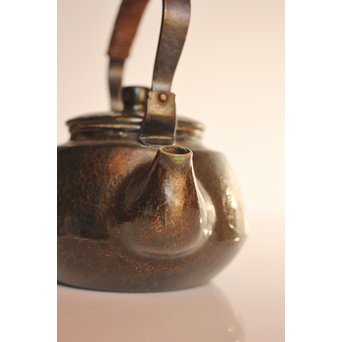 六代玉川堂　口打出下張型鎚起銅製急須　K404 