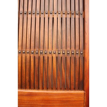 鉄板腰板の総欅格子蔵戸　W528 