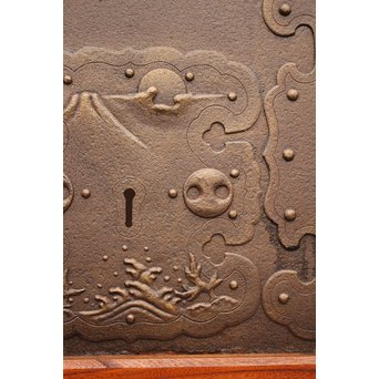 鉄板腰板の総欅格子蔵戸　W528 