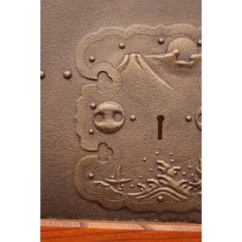 鉄板腰板の総欅格子蔵戸　W528 