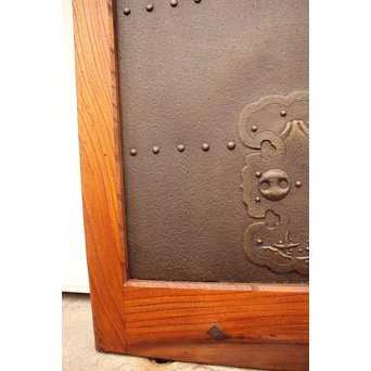 鉄板腰板の総欅格子蔵戸　W528 