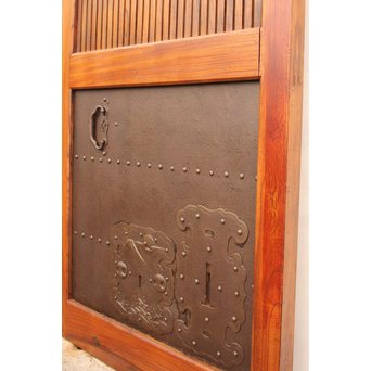 鉄板腰板の総欅格子蔵戸　W528 