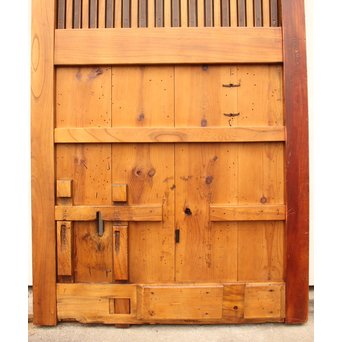 鉄板腰板の総欅格子蔵戸　W528 