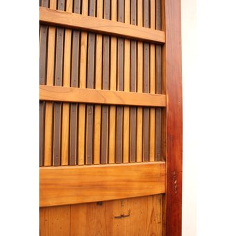 鉄板腰板の総欅格子蔵戸　W528 