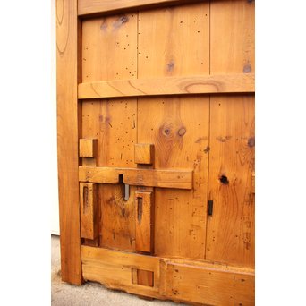 鉄板腰板の総欅格子蔵戸　W528 