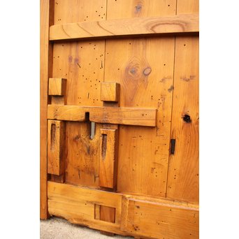 鉄板腰板の総欅格子蔵戸　W528 