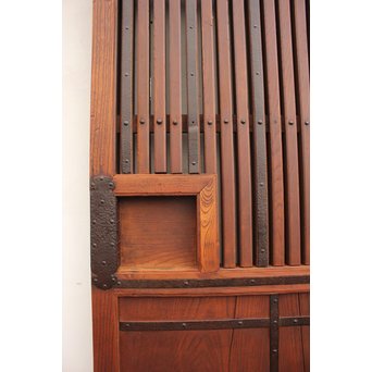 総欅鉄金具装飾の格子蔵戸　W532 