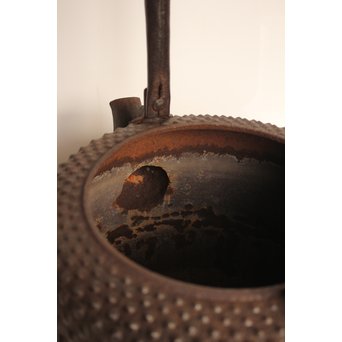 南部釜師造 大型座金付あられ鉄瓶　H477 