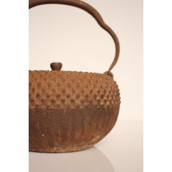 金澤鶴斎造　あられ鉄瓶　H478 