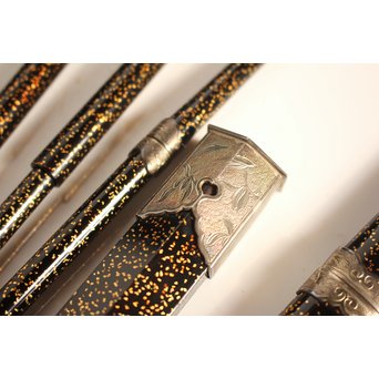 赤塚自得 黒画菊蒔絵御料紙硯　S2932 