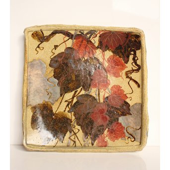 加山又造 鉄赤絵金銀彩 蔦文角皿　S2933 