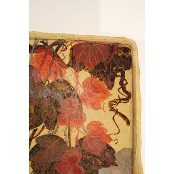 加山又造 鉄赤絵金銀彩 蔦文角皿　S2933 