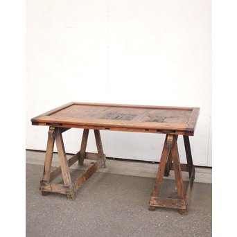 大蔵戸の腰板/テーブル　T389 例：簡易的な脚でも写真のようにテーブルができます