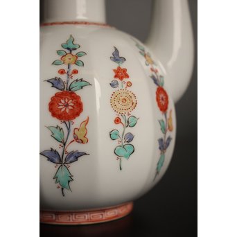 13代 酒井田 柿右衛門 錦唐花文水注  K506 