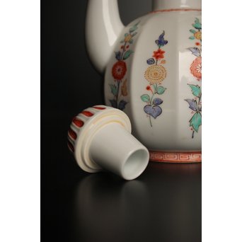 13代 酒井田 柿右衛門 錦唐花文水注  K506 