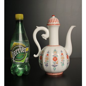 13代 酒井田 柿右衛門 錦唐花文水注  K506 