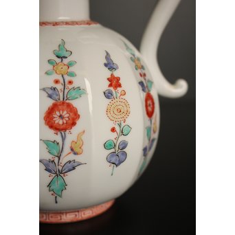 13代 酒井田 柿右衛門 錦唐花文水注  K506 