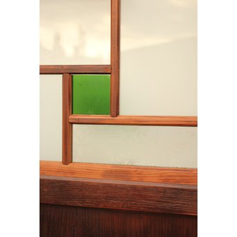 細分色ガラス建具 2枚1組　GD1043 ※ガラス枠が少々乾燥気味で縮んでいる様子