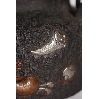 宝尽高盛銀象嵌 鉄瓶　K551 