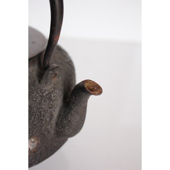 宝尽高盛銀象嵌 鉄瓶　K551 