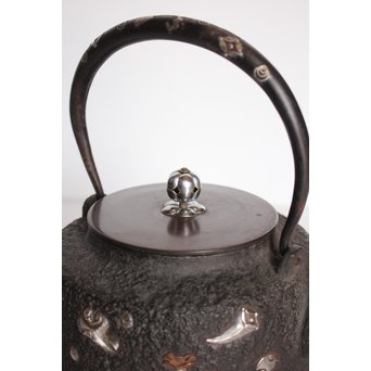 宝尽高盛銀象嵌 鉄瓶　K551 