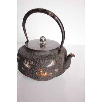 宝尽高盛銀象嵌 鉄瓶　K551 