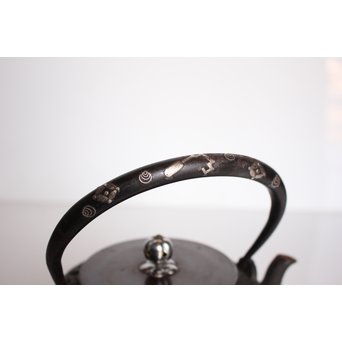 宝尽高盛銀象嵌 鉄瓶　K551 