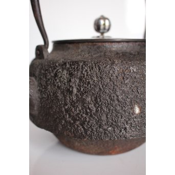 宝尽高盛銀象嵌 鉄瓶　K551 