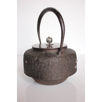 宝尽高盛銀象嵌 鉄瓶　K551 