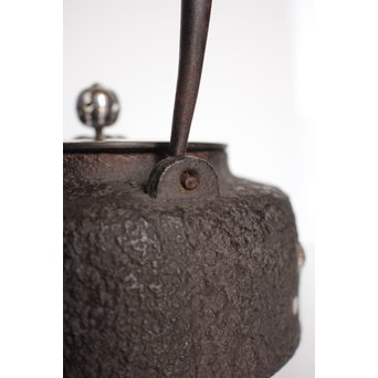 宝尽高盛銀象嵌 鉄瓶　K551 