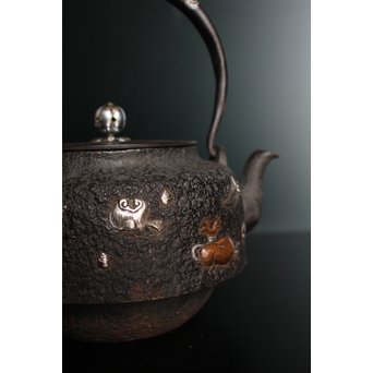 宝尽高盛銀象嵌 鉄瓶　K551 