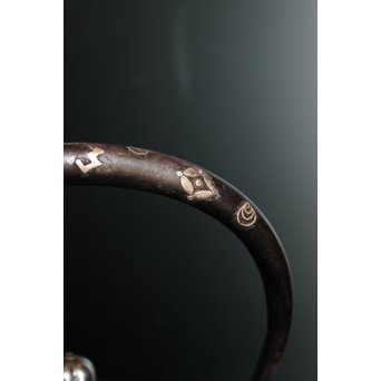 宝尽高盛銀象嵌 鉄瓶　K551 