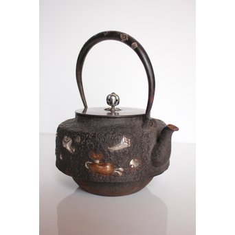 宝尽高盛銀象嵌 鉄瓶　K551 