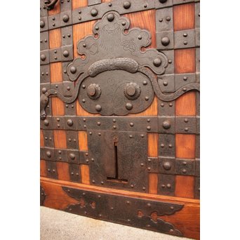重厚鉄金具総欅格子蔵戸　W553 