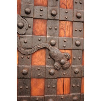 重厚鉄金具総欅格子蔵戸　W553 
