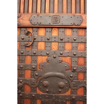 重厚鉄金具総欅格子蔵戸　W553 