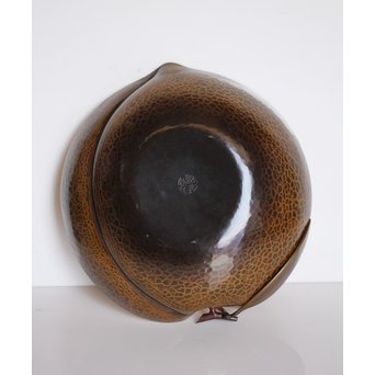 猩々堂紹美造 黄銅鎚起 桃式白金箔 菓子器　K567 