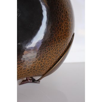 猩々堂紹美造 黄銅鎚起 桃式白金箔 菓子器　K567 