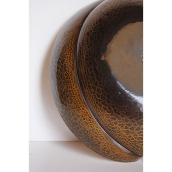 猩々堂紹美造 黄銅鎚起 桃式白金箔 菓子器　K567 