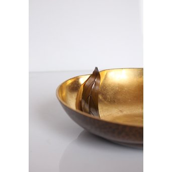 猩々堂紹美造 黄銅鎚起 桃式白金箔 菓子器　K567 