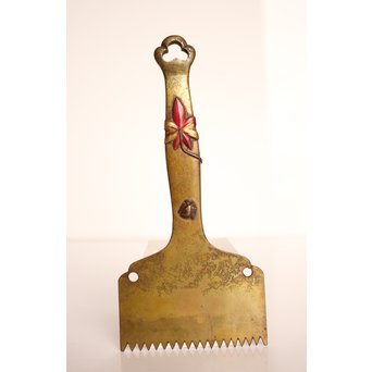 内山大介一族 長芳作 鍍金高盛銀赤銅象嵌 落葉虫 黄銅灰匙/灰ならし　H499 