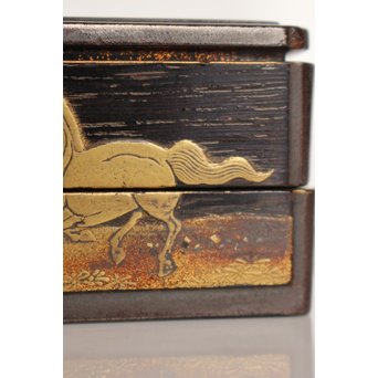 紫檀風 馬図蒔絵重香合　Q001 