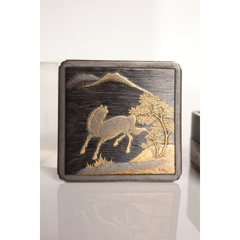 紫檀風 馬図蒔絵重香合　Q001 