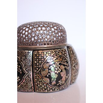 阿古陀型 螺鈿/青貝入香炉　Q002 