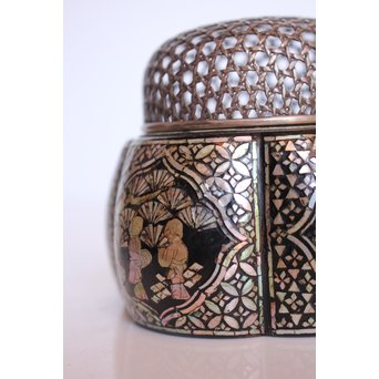 阿古陀型 螺鈿/青貝入香炉　Q002 